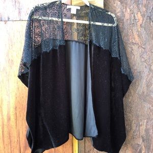 Anna & Ava Black Velvet and Lace Nightgown Shrug